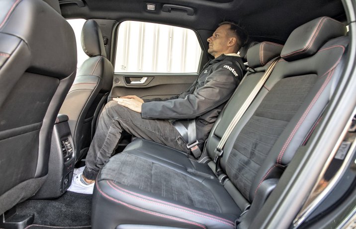 Ford Kuga 2.5 Hybrid AWD – kanapa