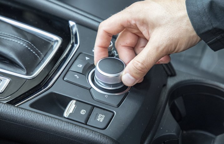 Mazda CX-5 2.5 4x4 – pokrętło, obsługa