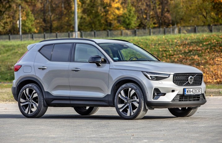 Volvo XC40 B4 AWD – przód
