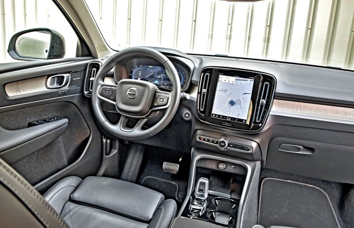 Volvo XC40 B4 AWD – kokpit, deska rozdzielcza