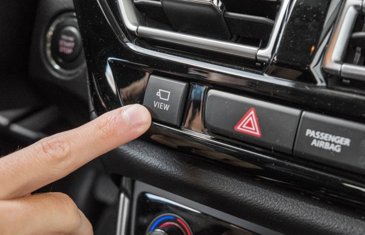 Suzuki S-Cross - przycisk kamer