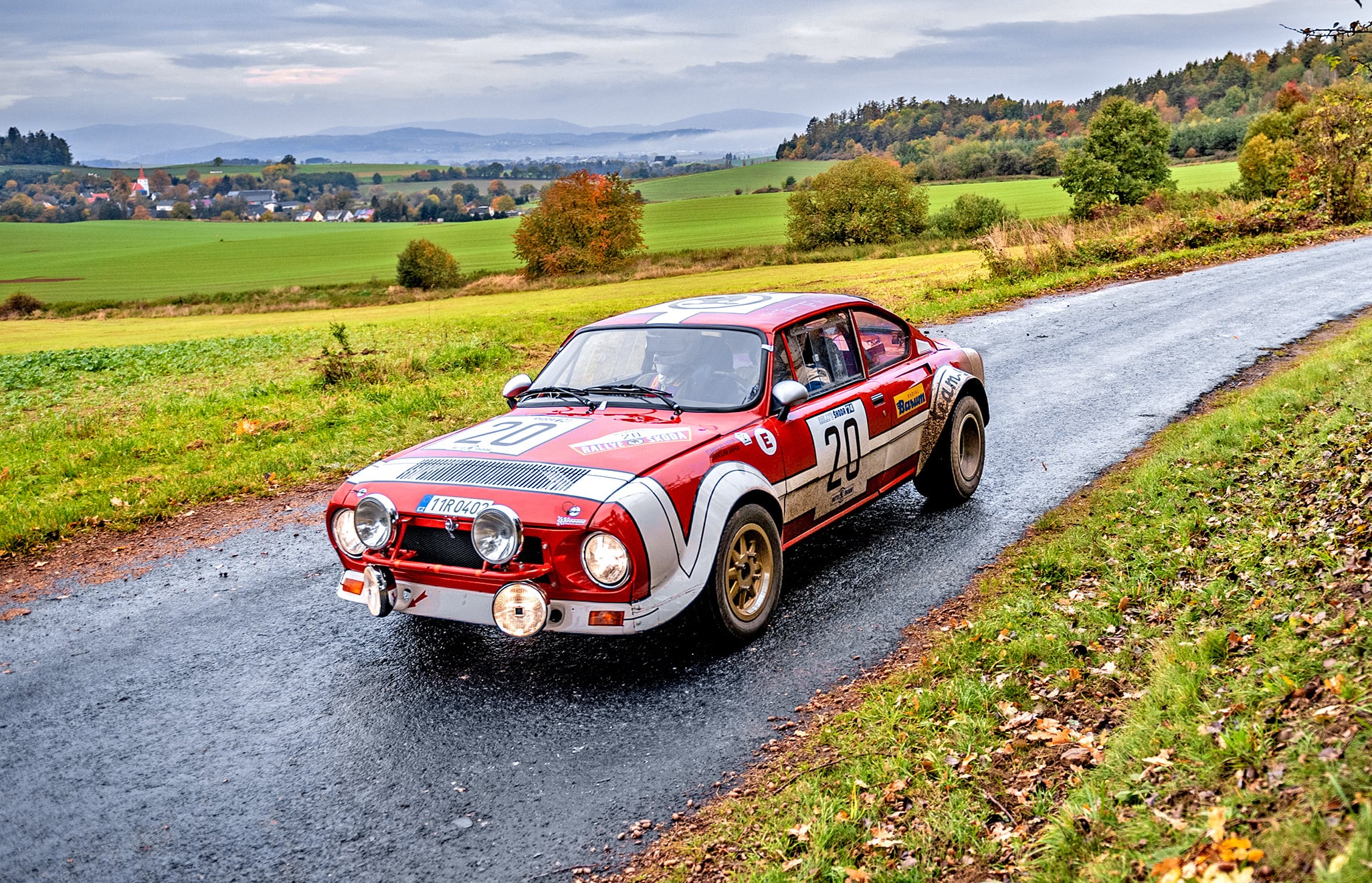 Skoda 200 RS przod i bok w ruchu