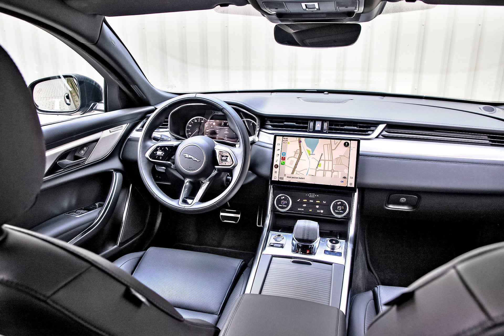 Jaguar XF Sportbrake D200 AWD – deska rozdzielcza