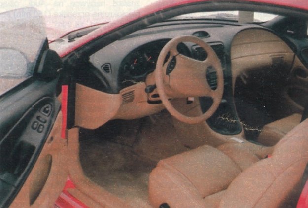 Ford Mustang GT 1994 deska rodzielcza i fotel