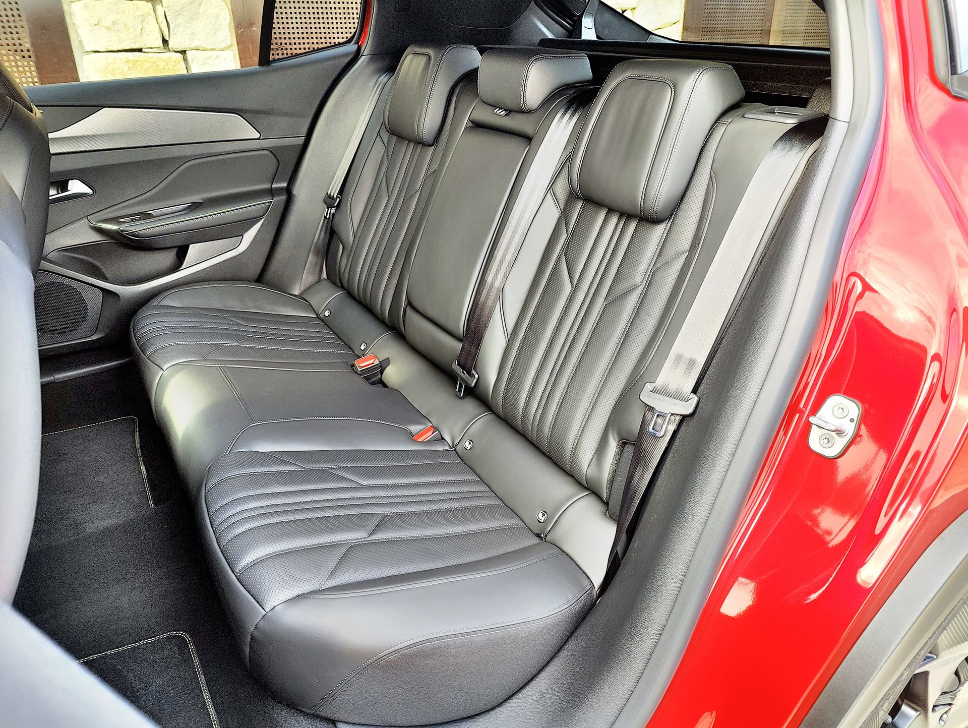 Peugeot 408 siedzenia z tyłu