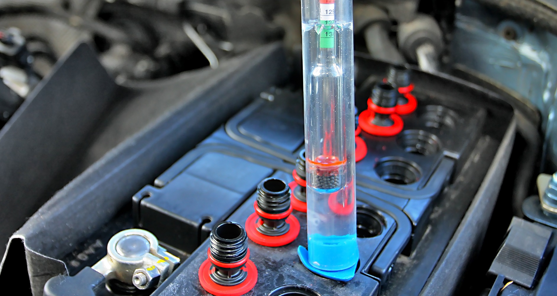 sprawdzanie elektrolitu