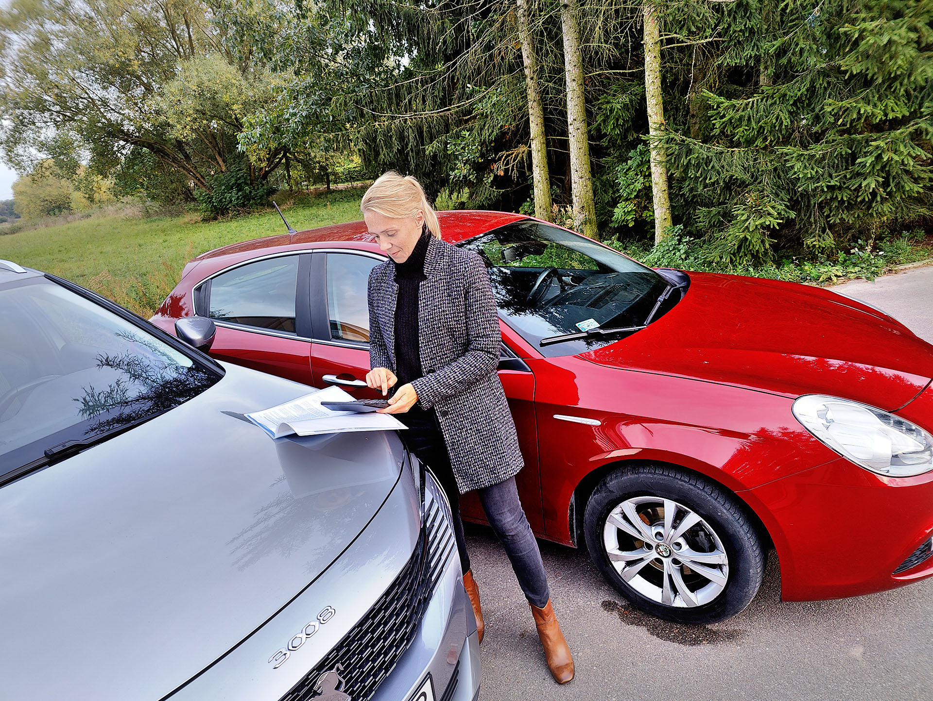 kobieta kalkulator samochody