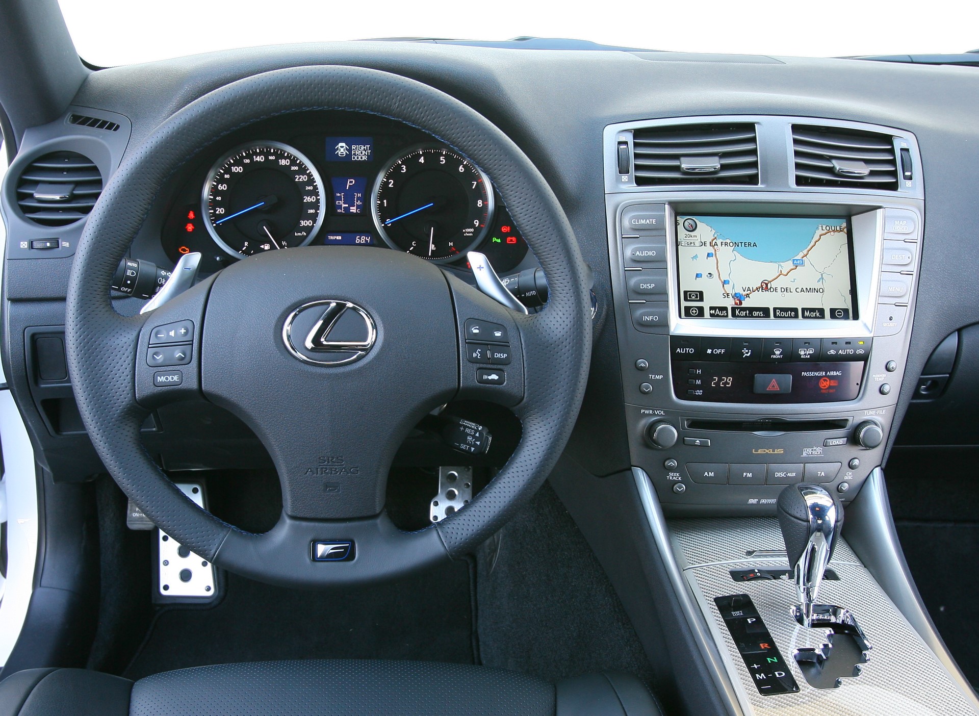 Uzywany Lexus IS F - wnetrze