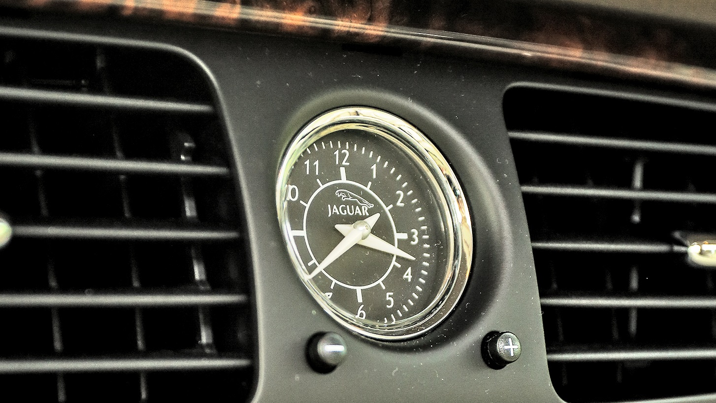 jaguar xj zegarek