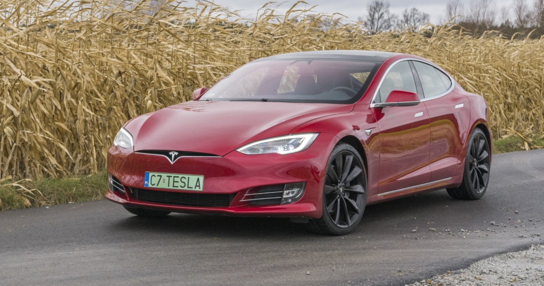 Tesla Model S –przód