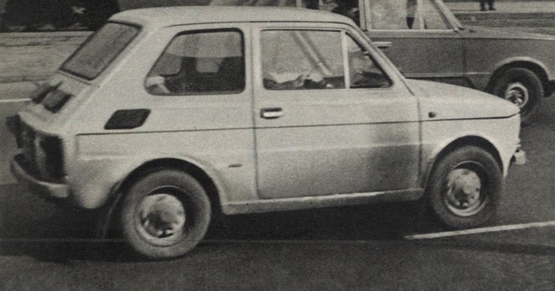 Fiat 126p – bok w mieście