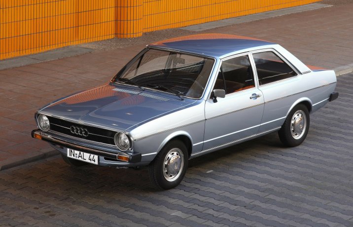 Audi 80 (1975) – przód i bok