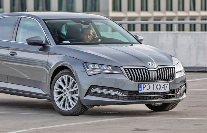 Skoda Superb 2.0 TDI – przód
