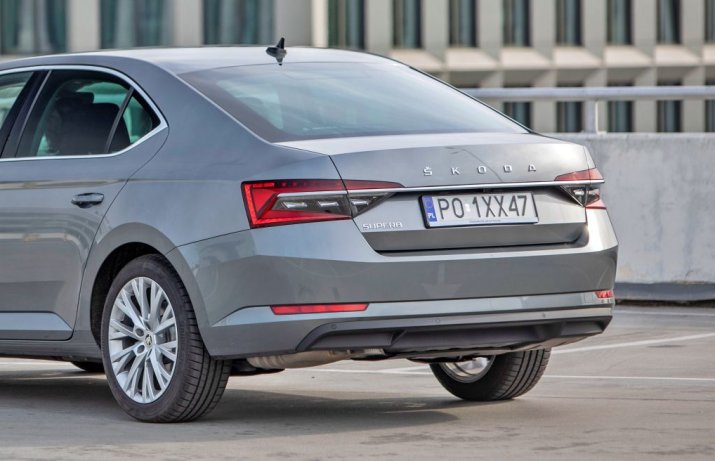 Skoda Superb 2.0 TDI – tył