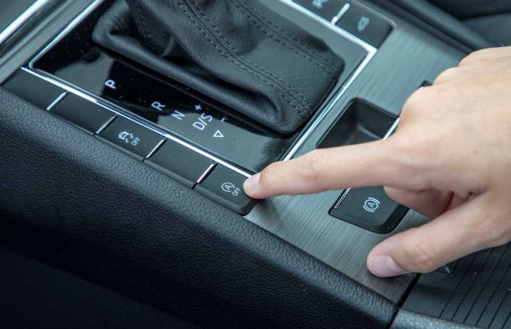 Skoda Superb 2.0 TDI – przycisk dezaktywazji systemu start-stop