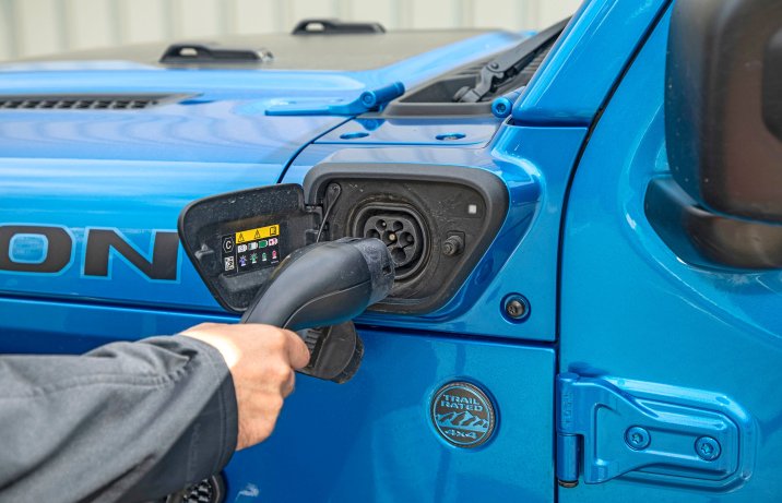 Jeep Wrangler Unlimited 4xe Rubicon – gniazdo ładowania