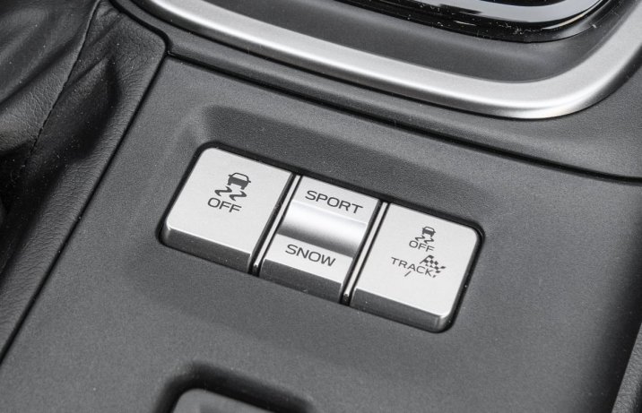 Toyota GR 86 A/T Dynamic – przyciski trybów jazdy