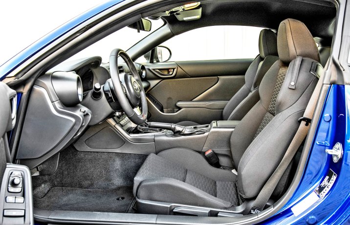 Toyota GR 86 A/T Dynamic – fotele