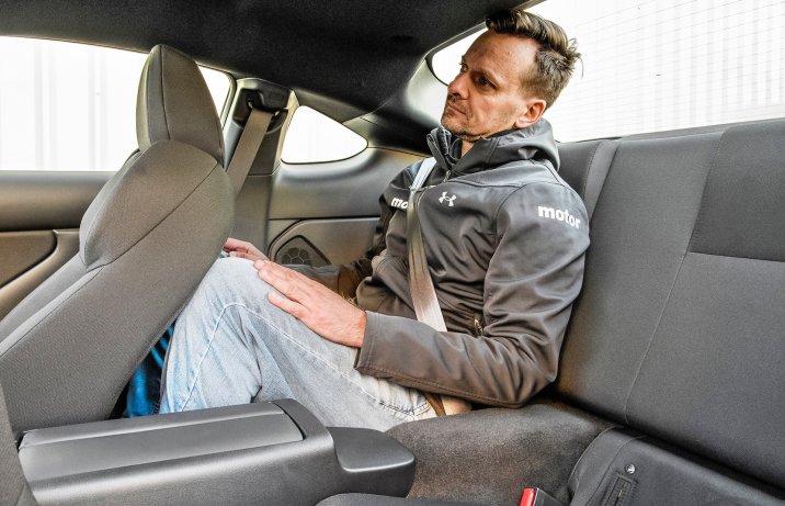 Toyota GR 86 A/T Dynamic – miejsce z tyłu z pasażerem