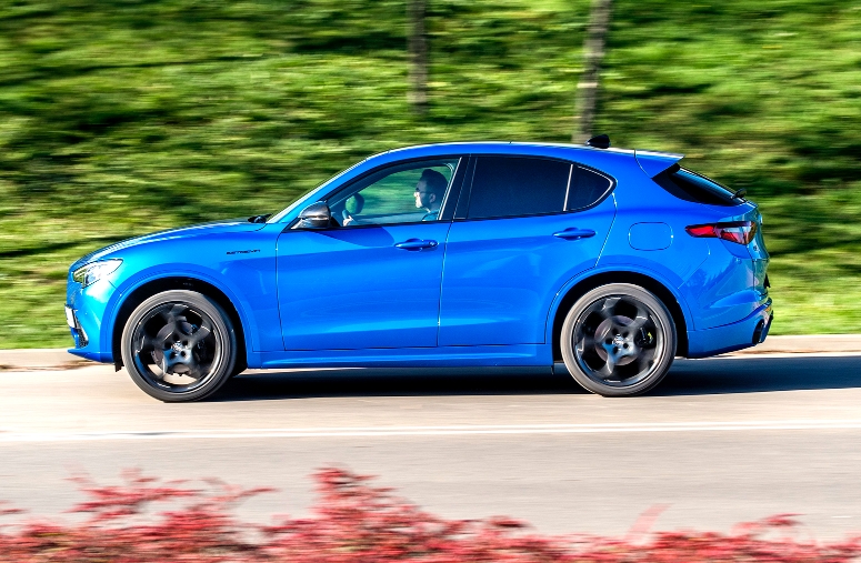 Alfa Romeo Stelvio 2.0 GME Turbo – bok w ruchu