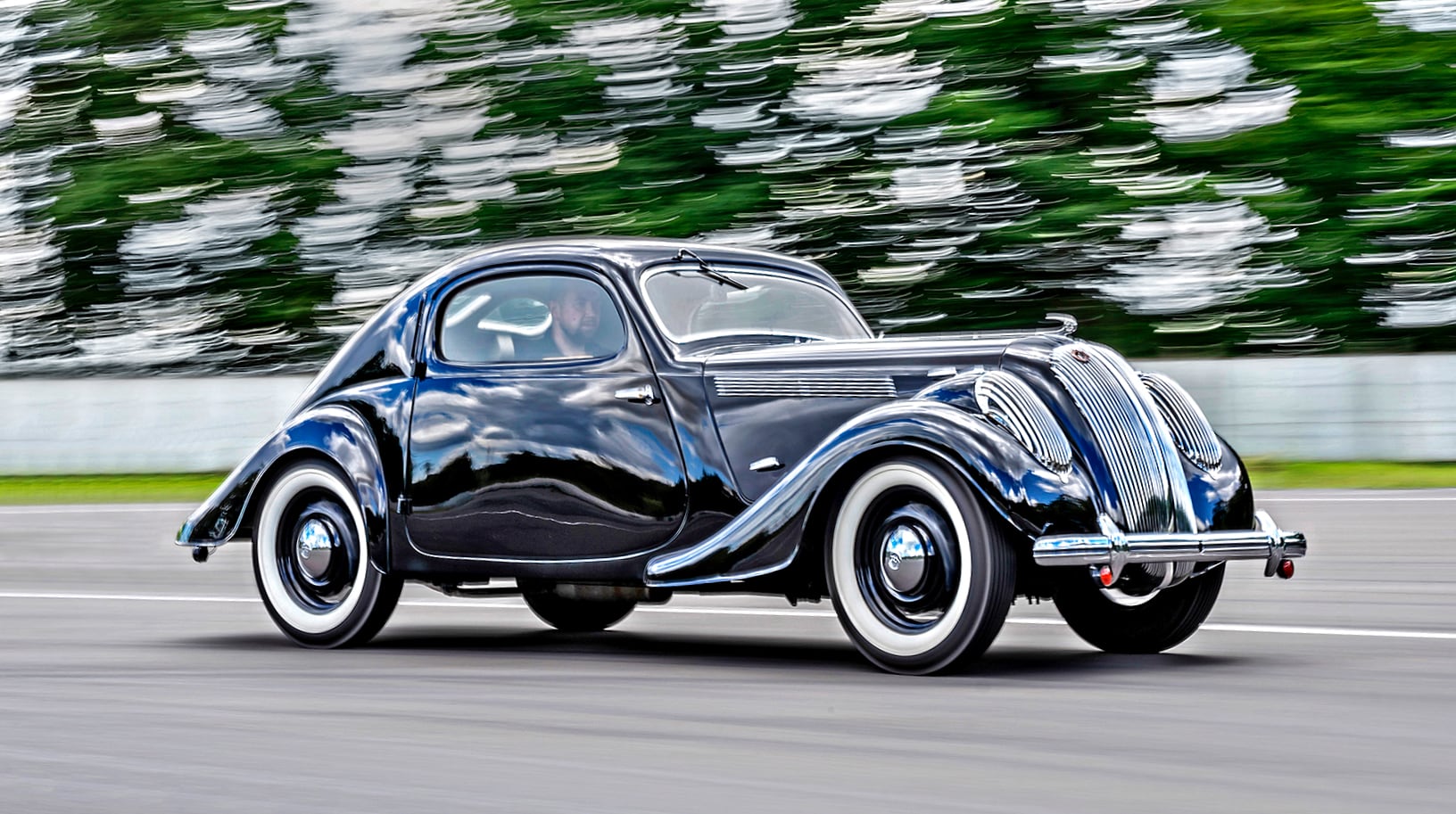 Skoda Popular Monte Carlo bok w ruchu