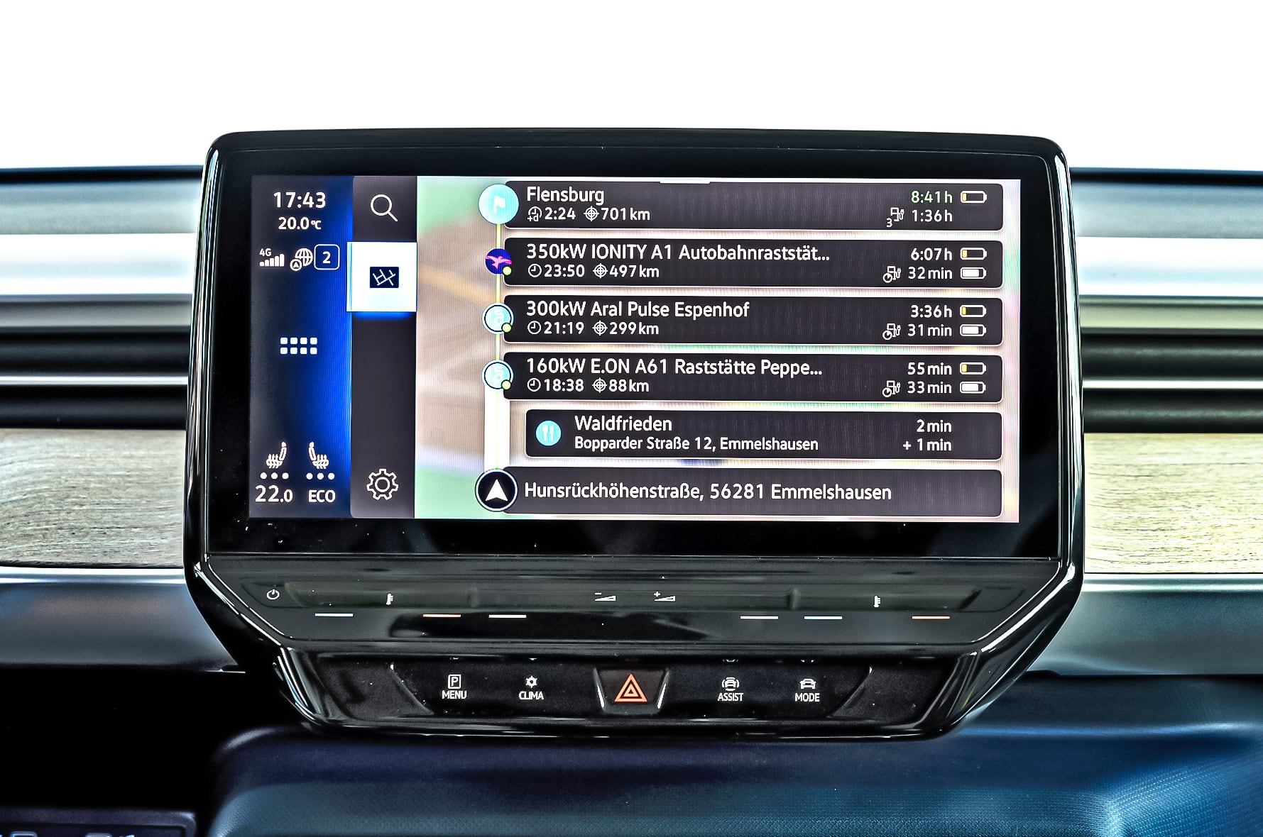 wyświetlacz na konsoli centralnej