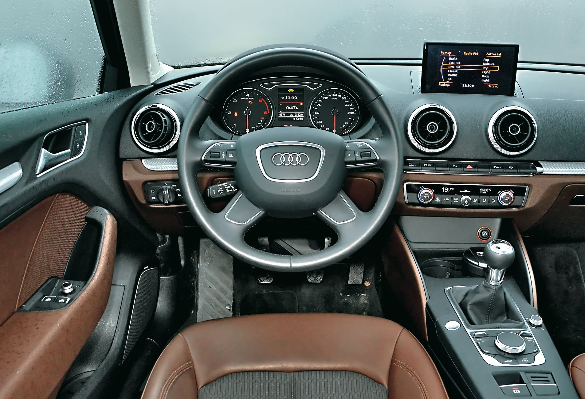 Audi A3 2.0 TDI deska rozdzielcza en face