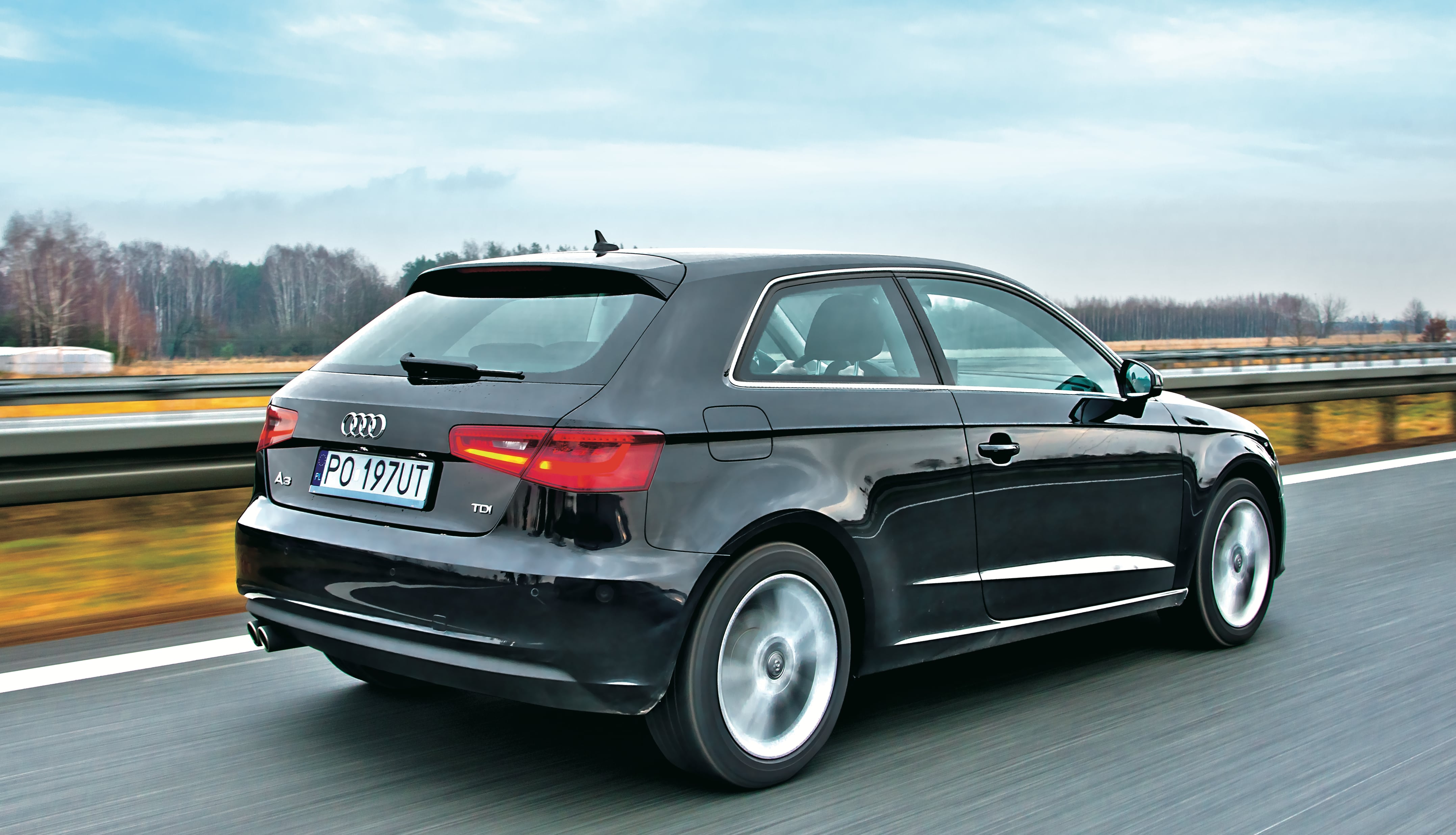 Audi A3 2.0 TDI tył i bok w ruchu