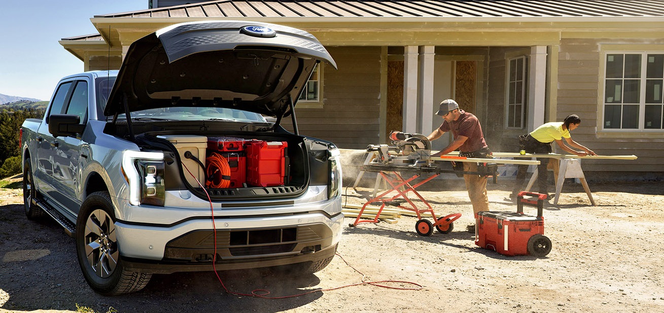 Ford gniazdka w przednim bagazniku