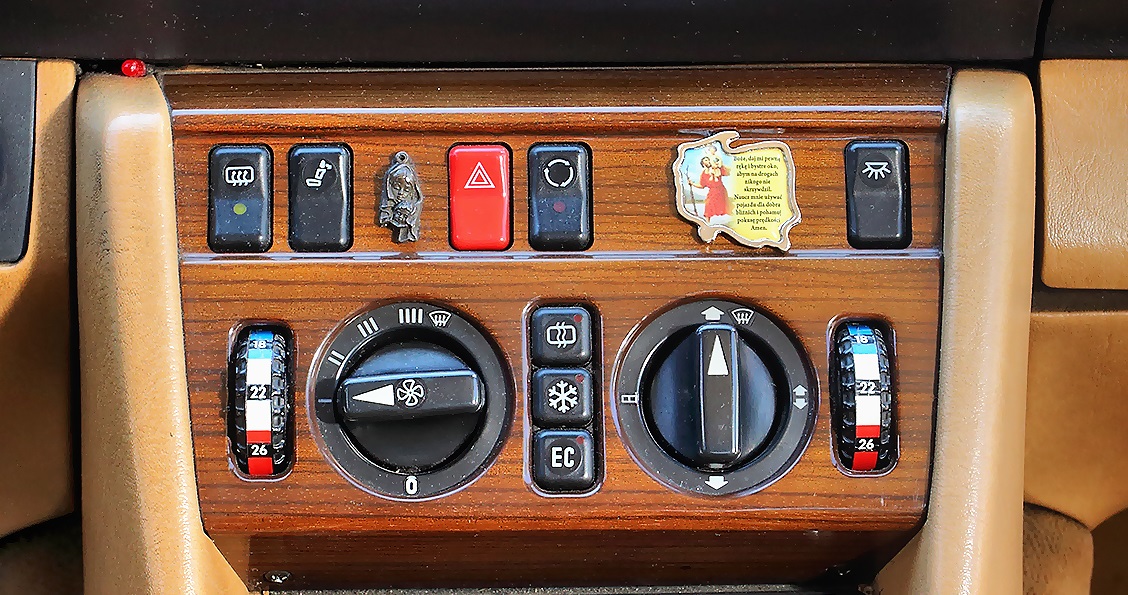 mercedes konsola centralna