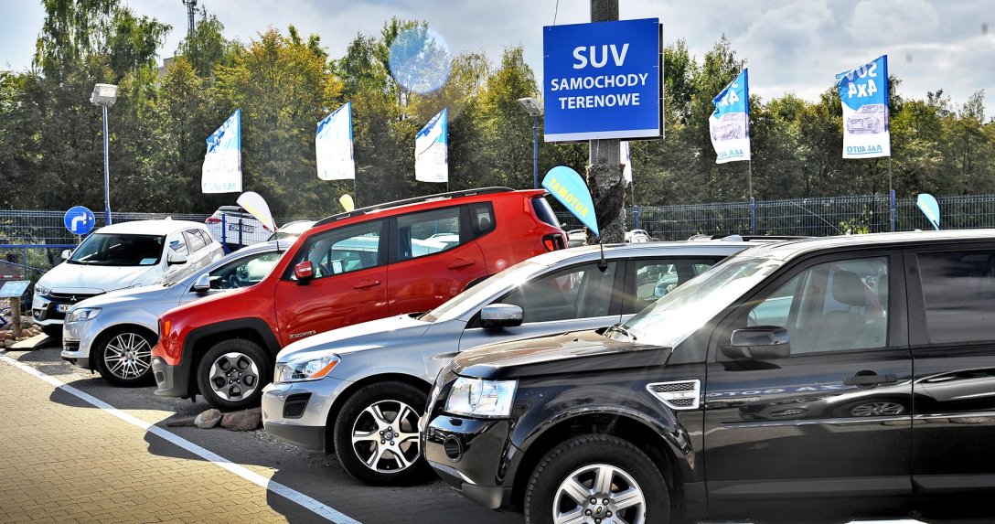 komis samochodowy SUV-y