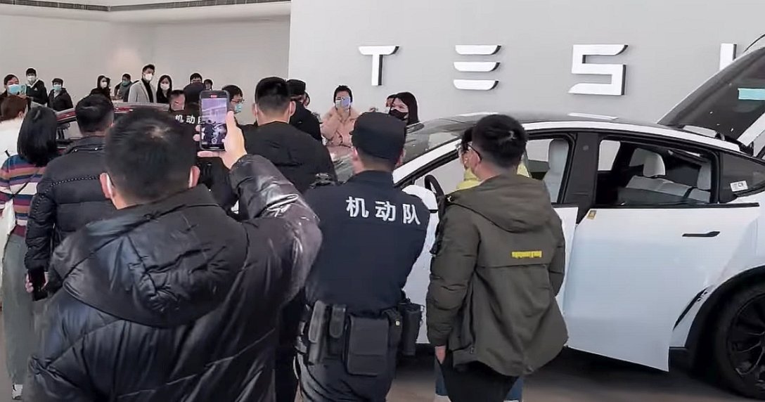 Strajk właścicieli Tesli