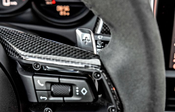 Porsche Macan T – łopatka przy kierownicy