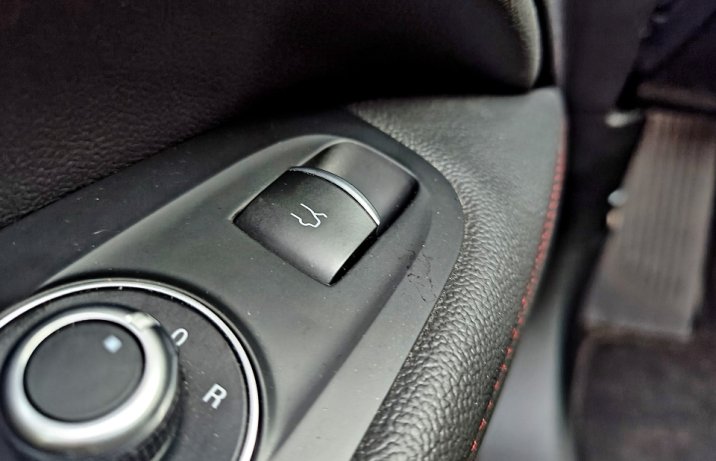 Alfa Romeo Stelvio 2.0 GME Turbo 280 AT Q4 Estrema – otwieranie bagażnika