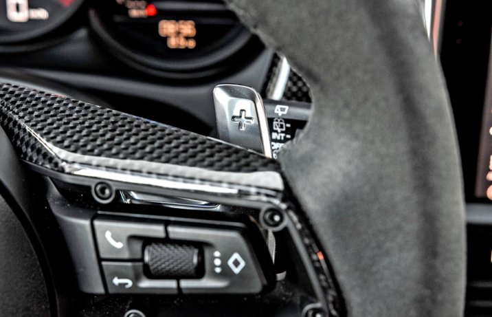 Porsche Macan T – łopatka przy kierownicy