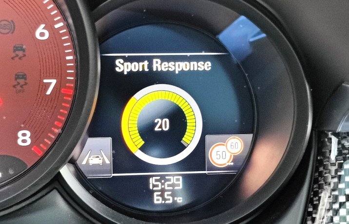 Porsche Macan T – wyświetlacz z trybem sportowym