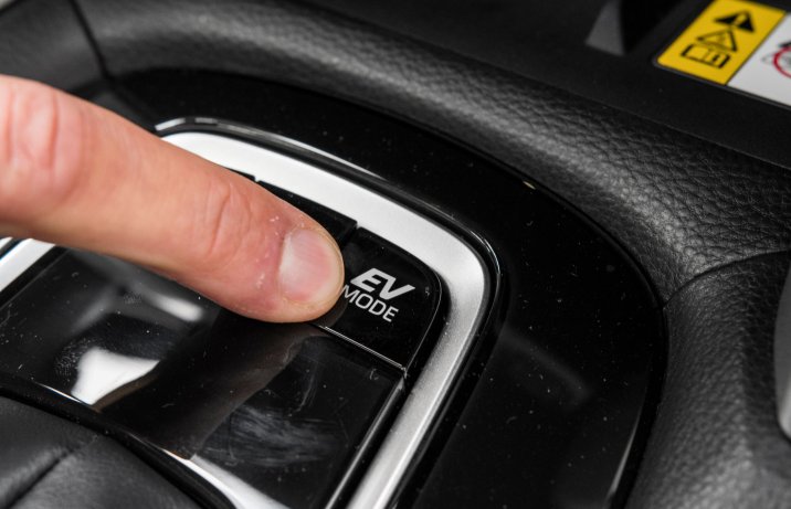 Toyota Corolla Cross - tryb EV