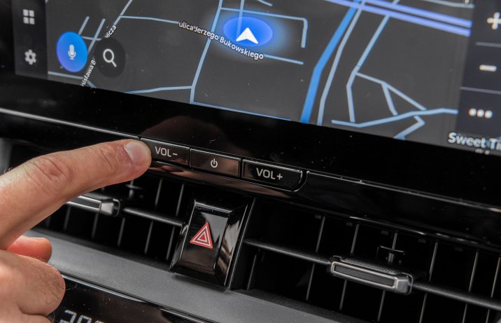 Toyota Corolla Cross - zmiana głośności