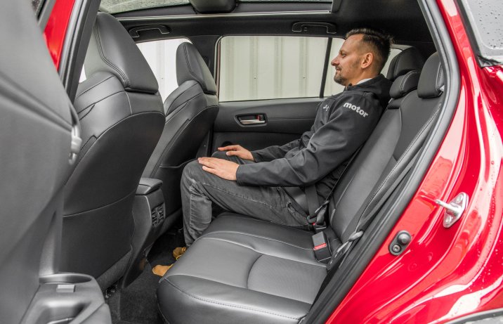 Toyota Corolla Cross - kanapa