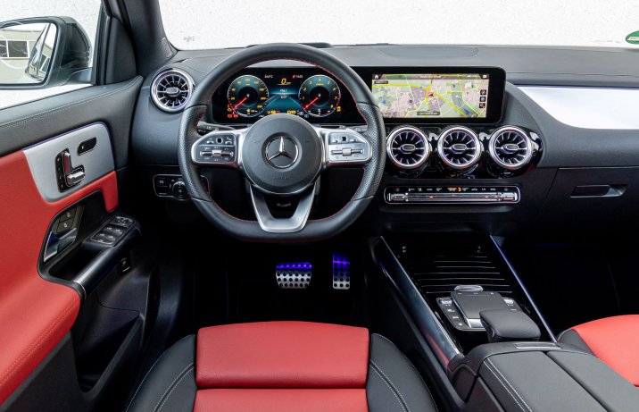 Mercedes GLA - kokpit