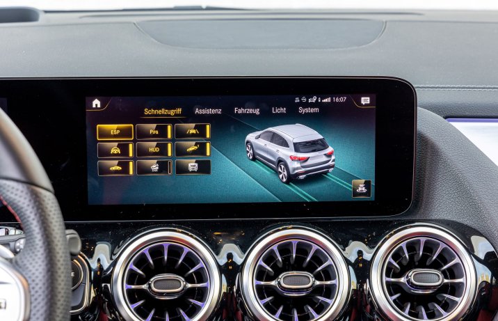 Mercedes GLA - ekran centralny