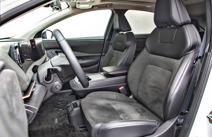 Nissan Ariya 87 kWh Evolve – fotele