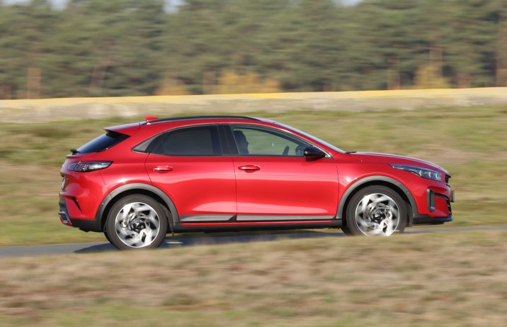 Kia XCeed - bok