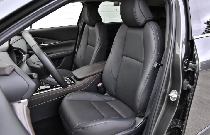 Mazda CX-30 - fotele
