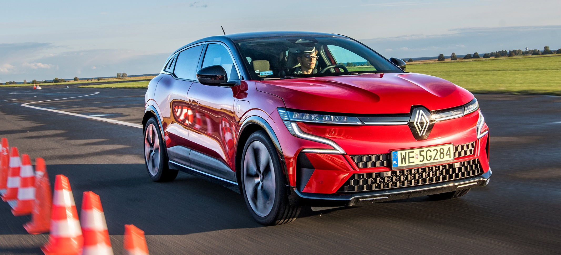 KSZ_RENAULT_MEGANE_ETECH_EV60_ULEZ_DYNAMIKA_012