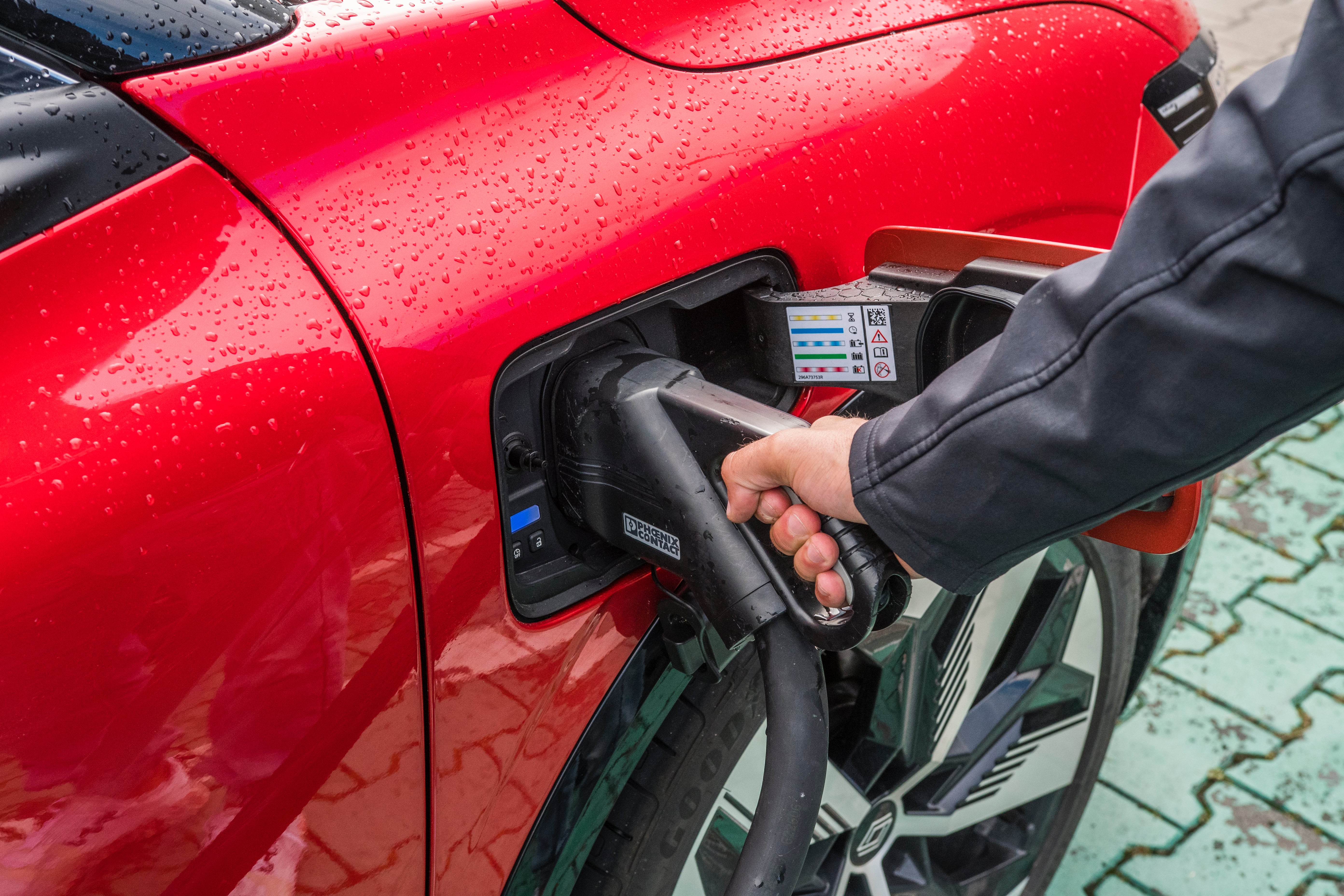 Renault Megane E-Tech ładowanie