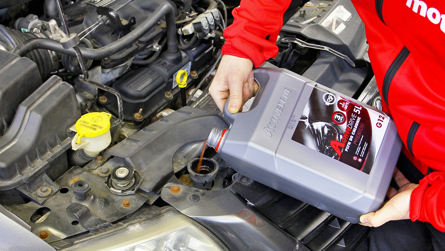 test dogrzewacza plynu dolewanie plynu