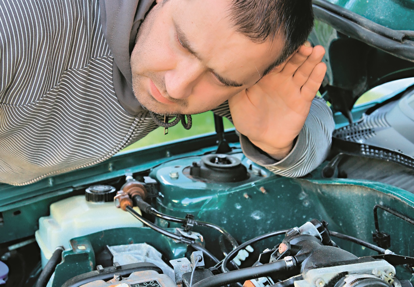 nasluchiwanie odglosow silnika