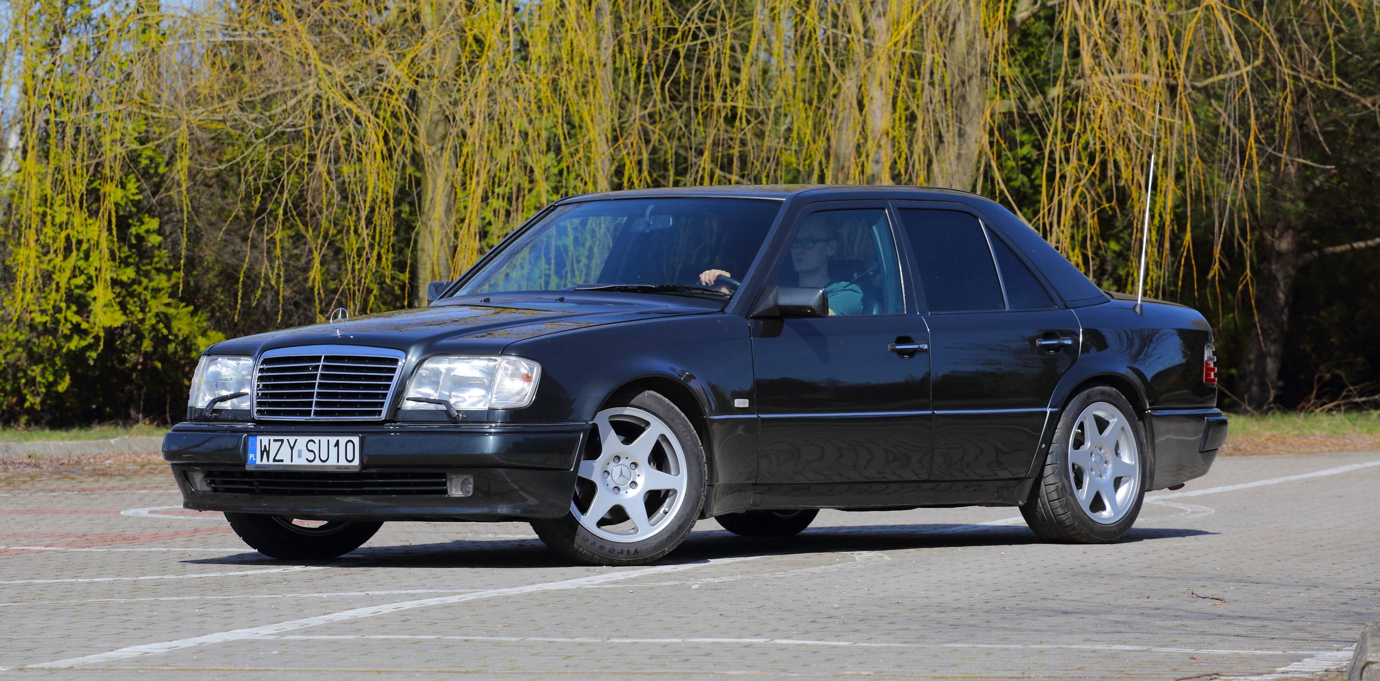 Mercedes E 500 W124 przod i lewy bok