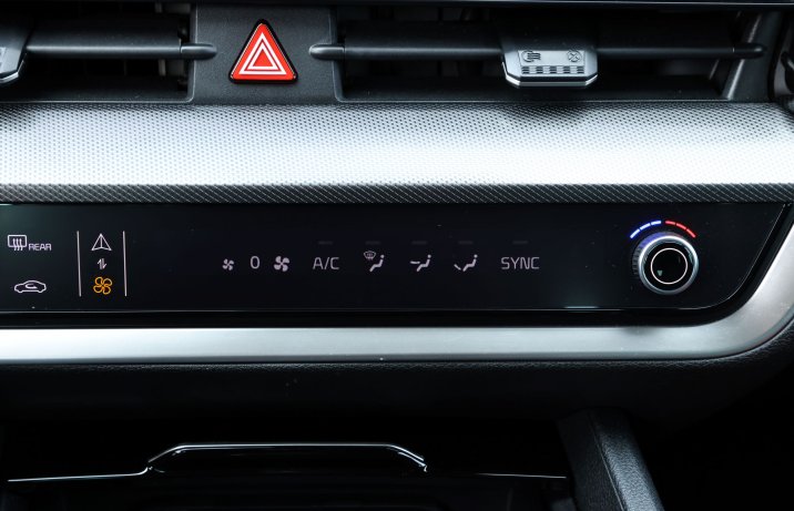 Kia Sportage - dwufunkcyjny panel